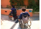 供輪椅使用者進入的通道