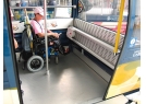 車廂內座椅可收起， 方便輪椅停泊